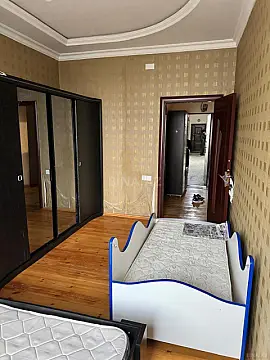 Kirayə verilir 2 otaqlı mənzil 90 m²