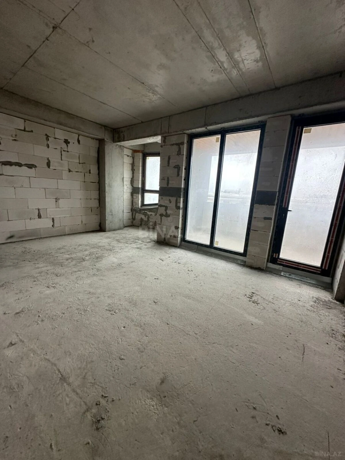 Satılır 3 otaqlı mənzil 165 m²