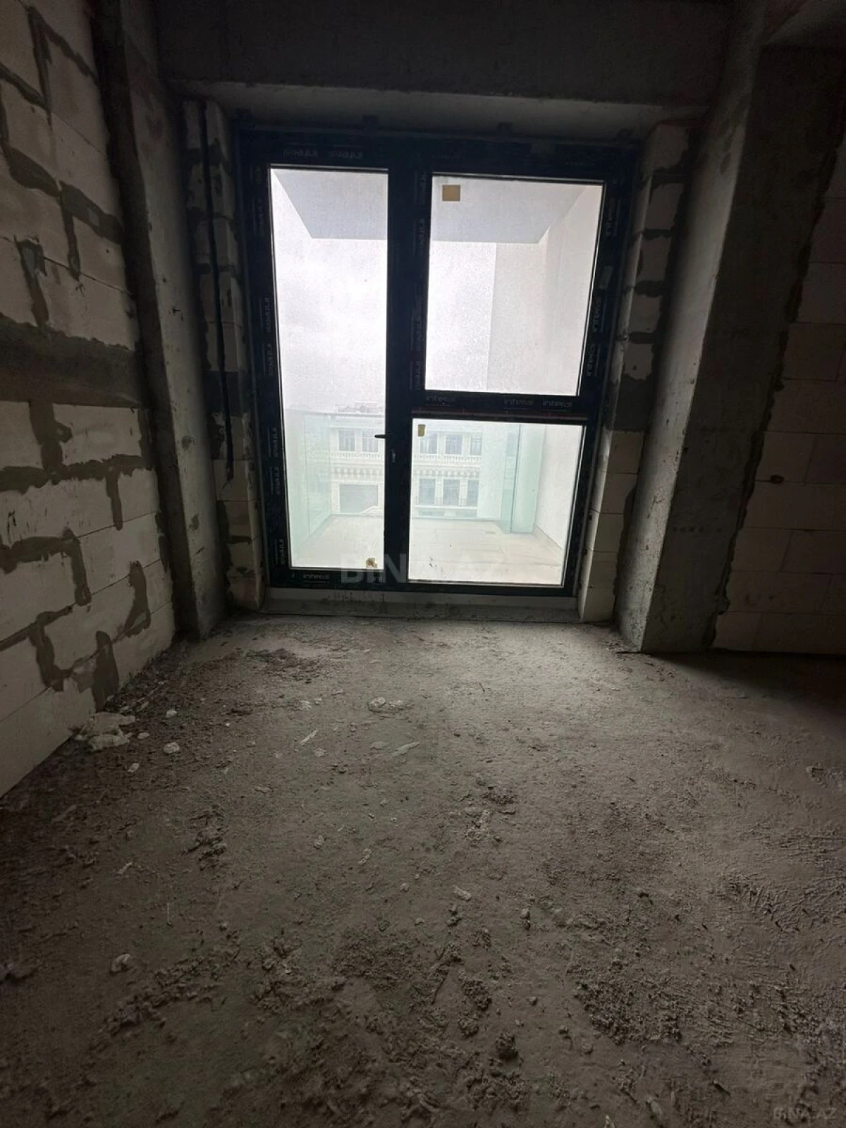 Satılır 3 otaqlı mənzil 165 m²
