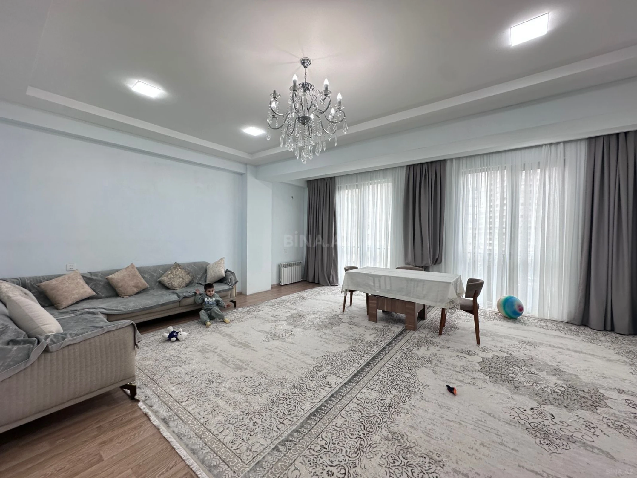 Kirayə verilir 3 otaqlı mənzil 160 m²