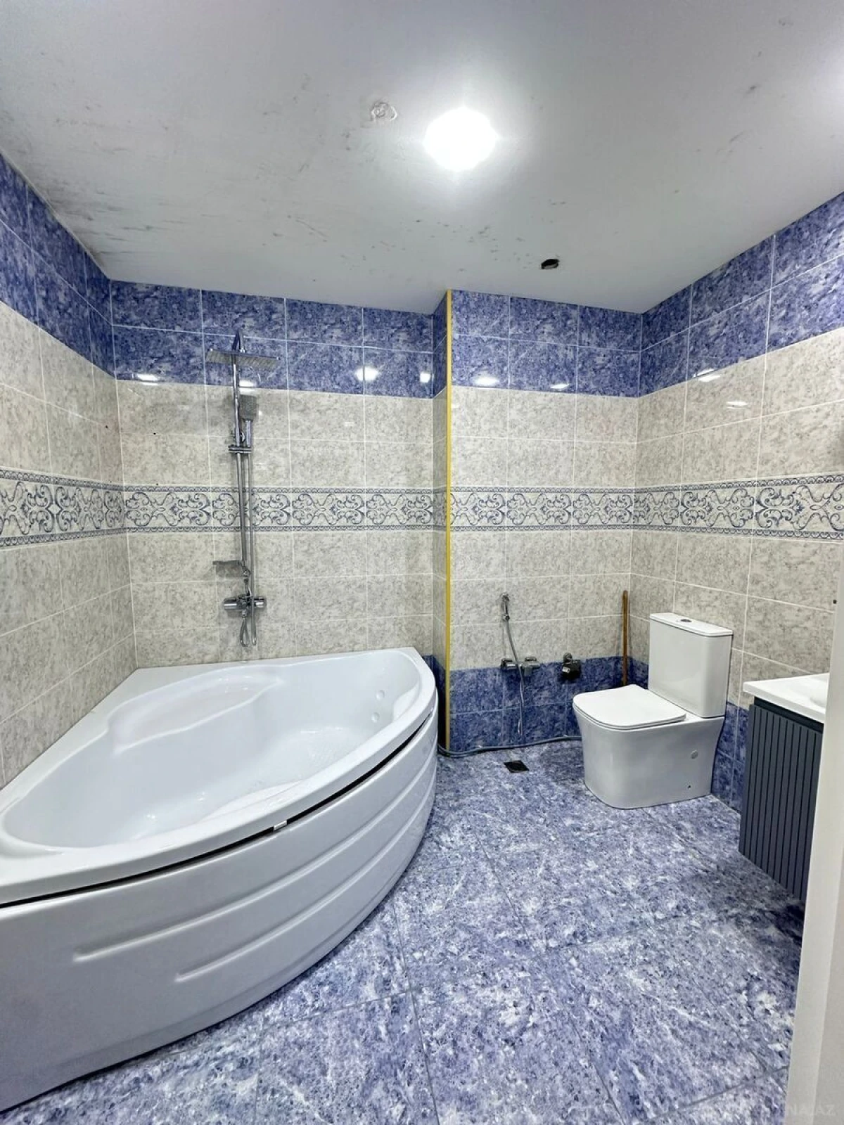 Kirayə verilir 3 otaqlı mənzil 160 m²