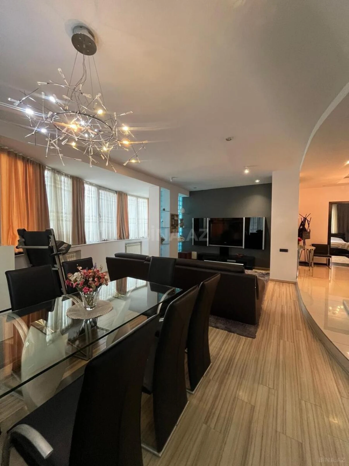 Satılır 3 otaqlı mənzil 143 m²