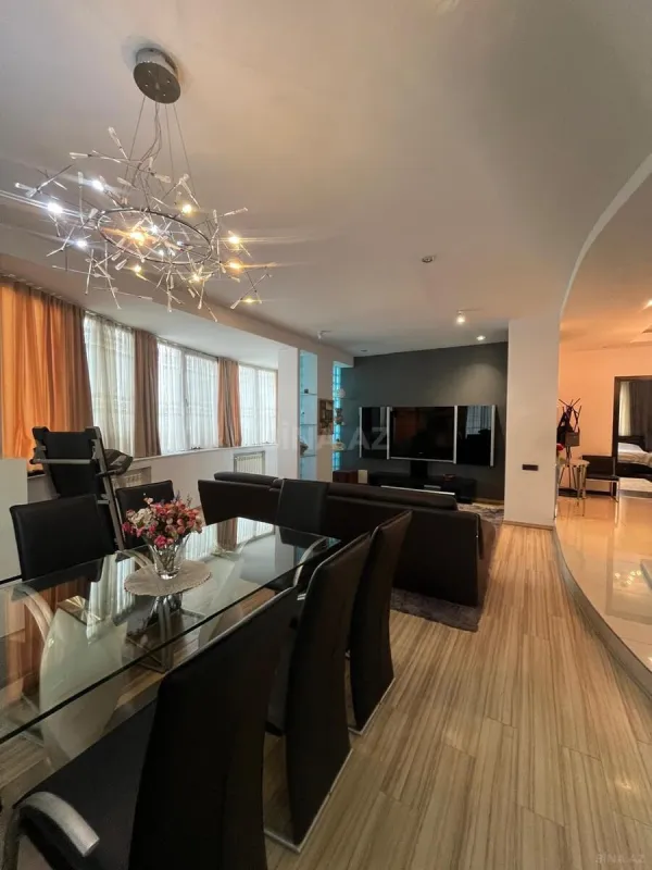 Satılır 3 otaqlı mənzil 143 m²