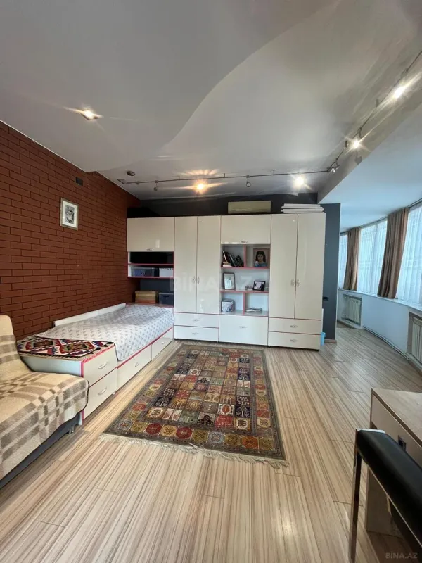 Satılır 3 otaqlı mənzil 143 m²