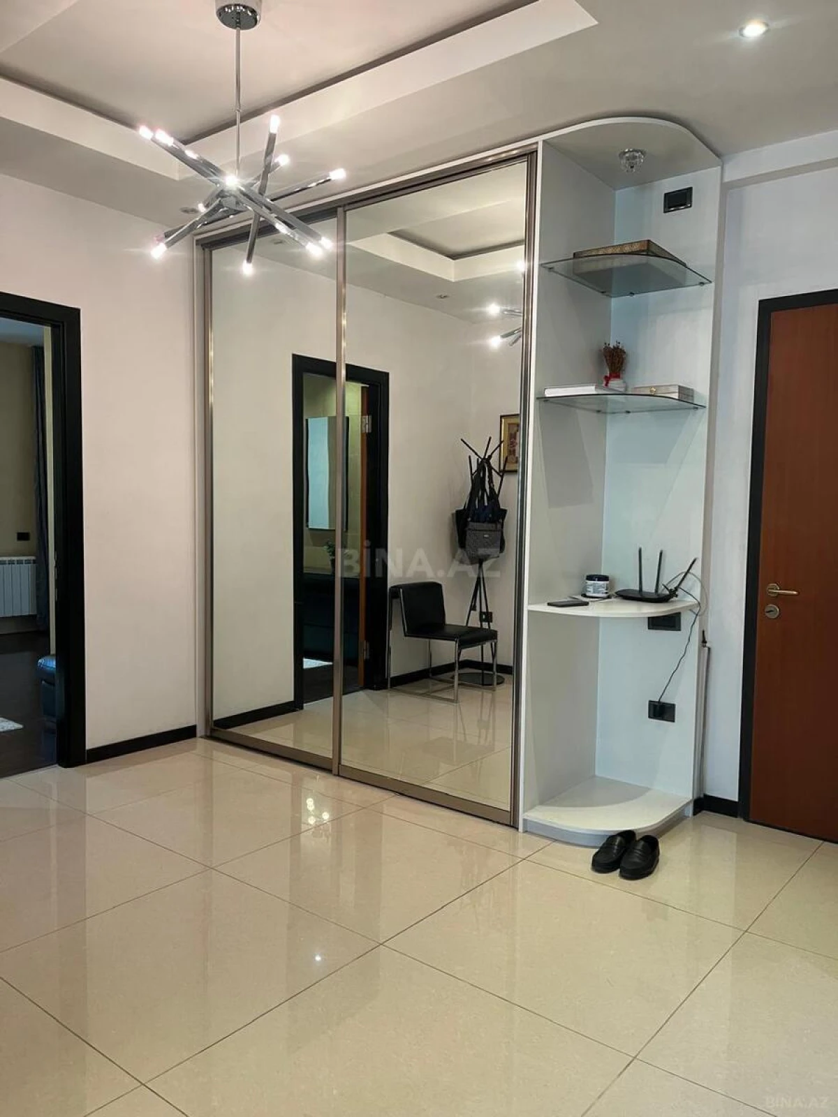 Satılır 3 otaqlı mənzil 143 m²