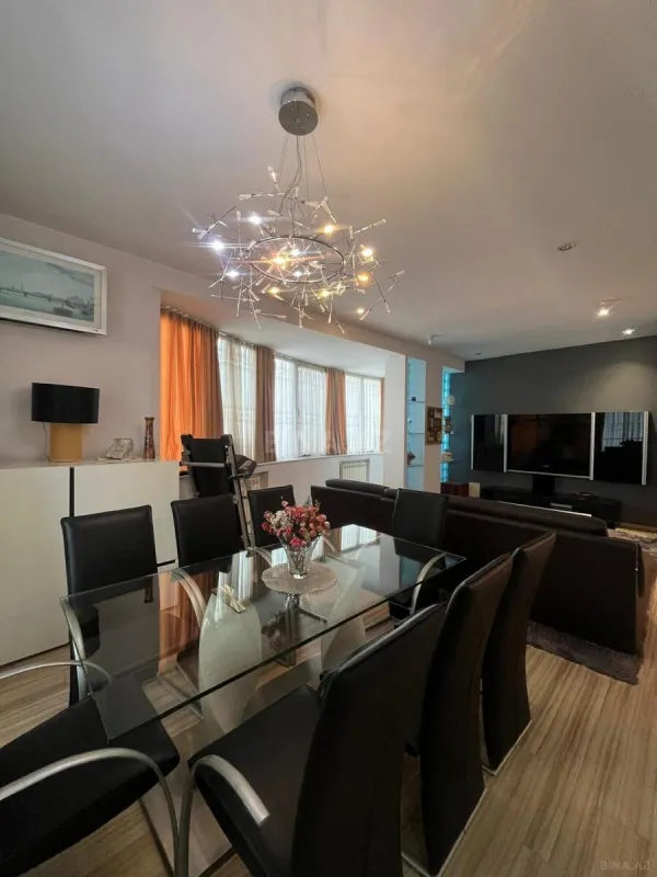 Satılır 3 otaqlı mənzil 143 m²