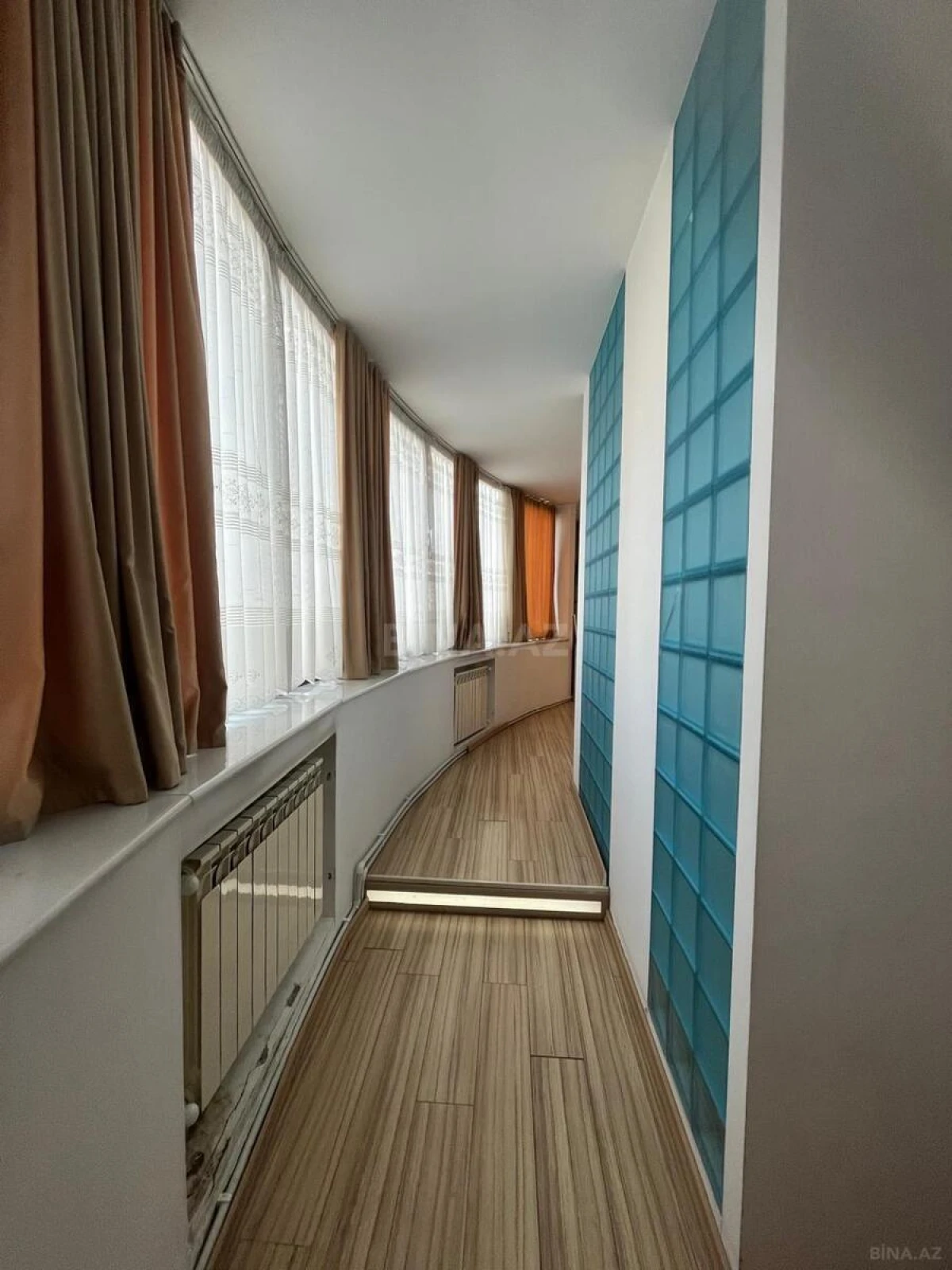 Satılır 3 otaqlı mənzil 143 m²