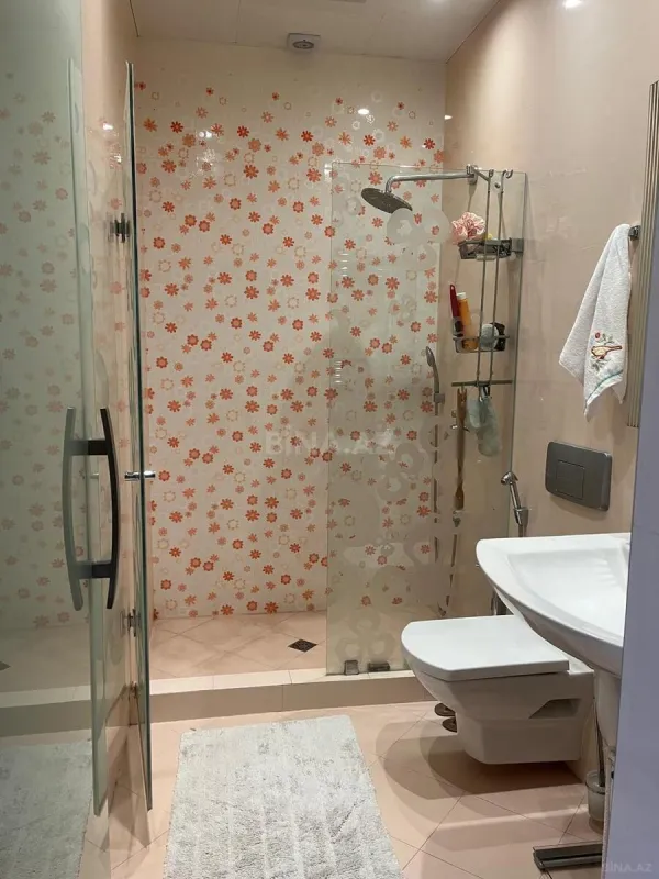 Satılır 3 otaqlı mənzil 143 m²