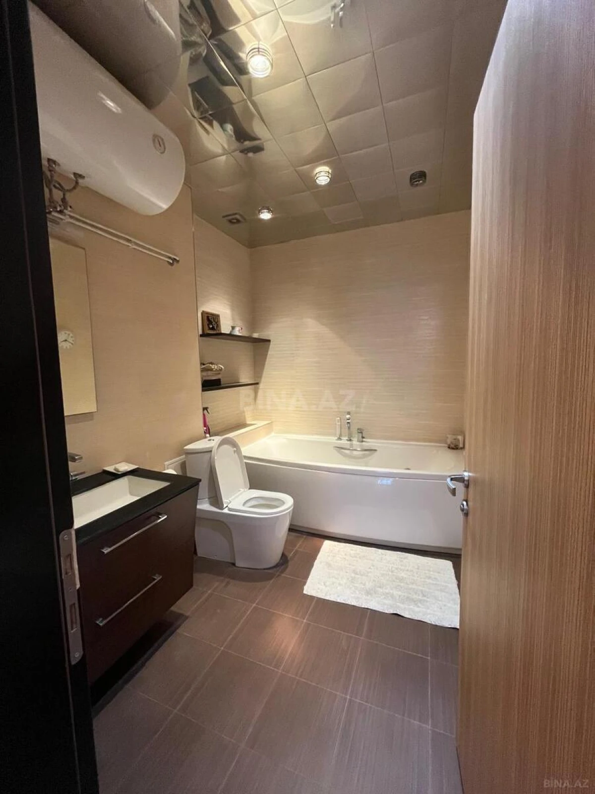 Satılır 3 otaqlı mənzil 143 m²