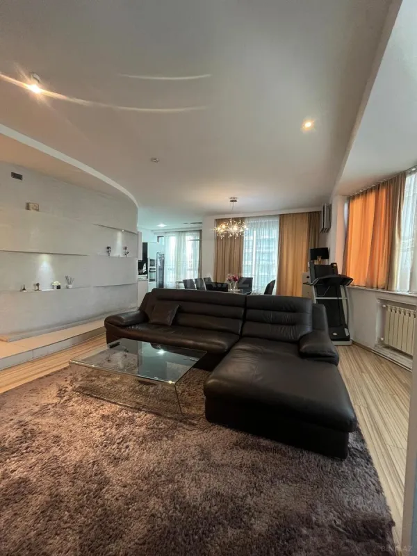 Satılır 3 otaqlı mənzil 143 m²