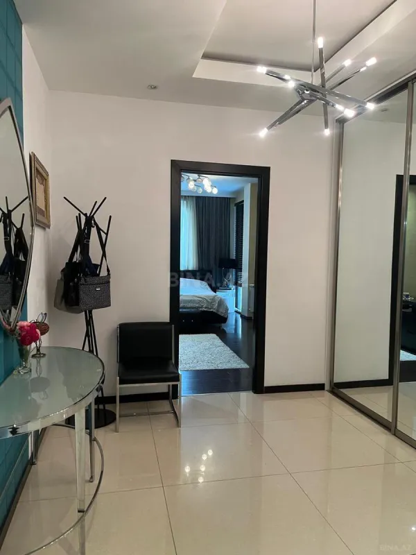 Satılır 3 otaqlı mənzil 143 m²