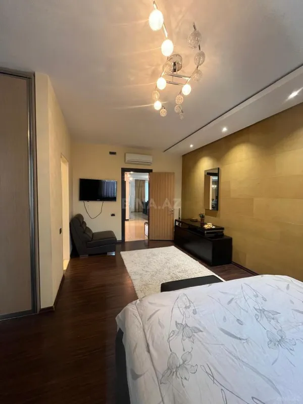 Satılır 3 otaqlı mənzil 143 m²