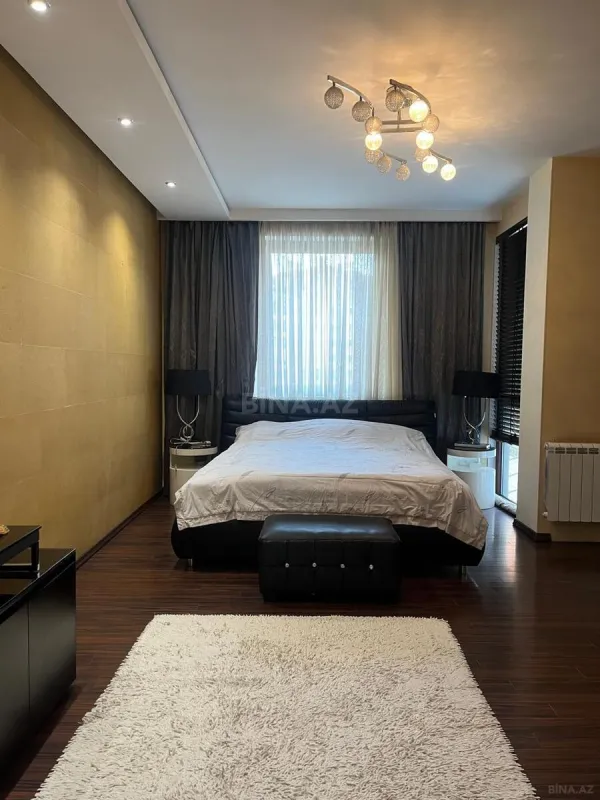 Satılır 3 otaqlı mənzil 143 m²