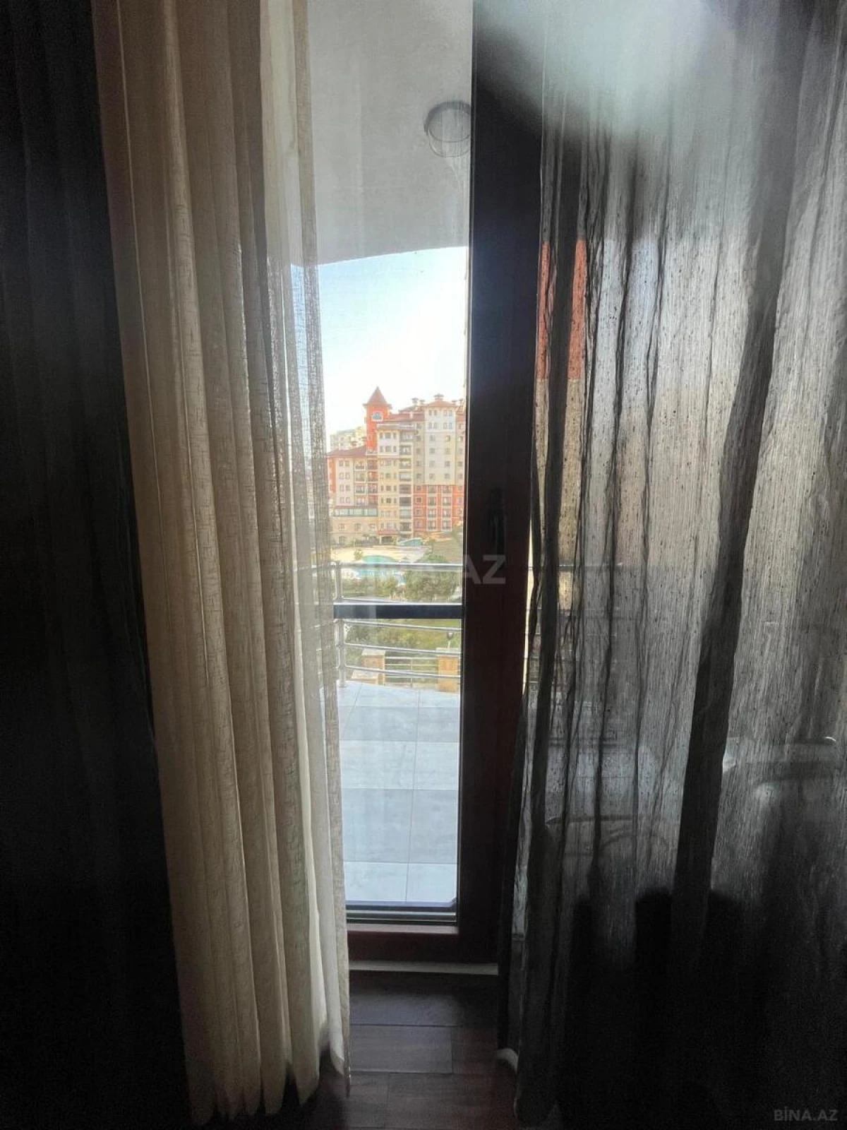 Satılır 3 otaqlı mənzil 143 m²