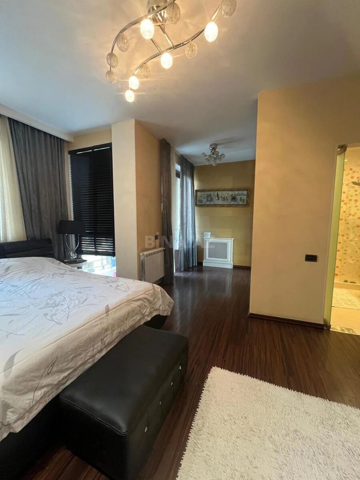 Satılır 3 otaqlı mənzil 143 m²