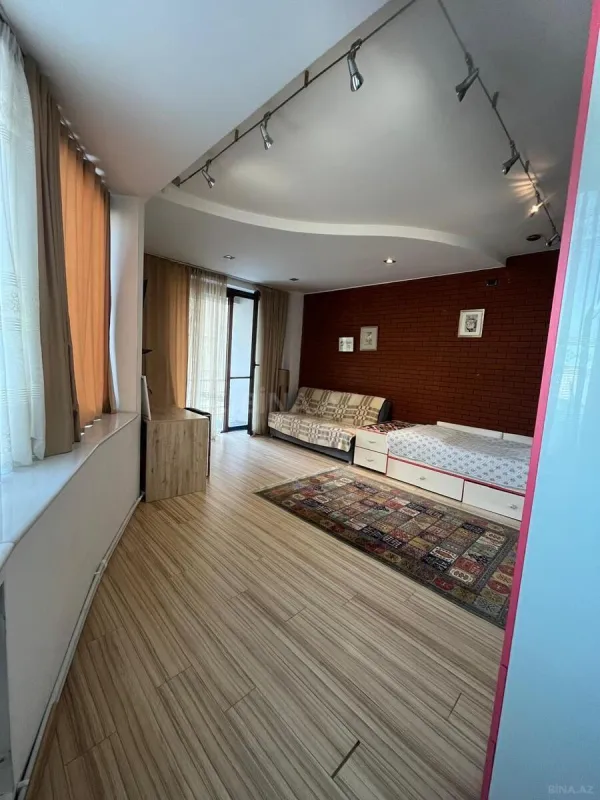 Satılır 3 otaqlı mənzil 143 m²