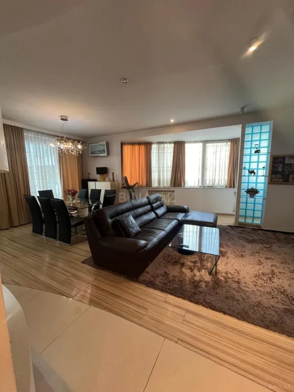 Satılır 3 otaqlı mənzil 143 m²