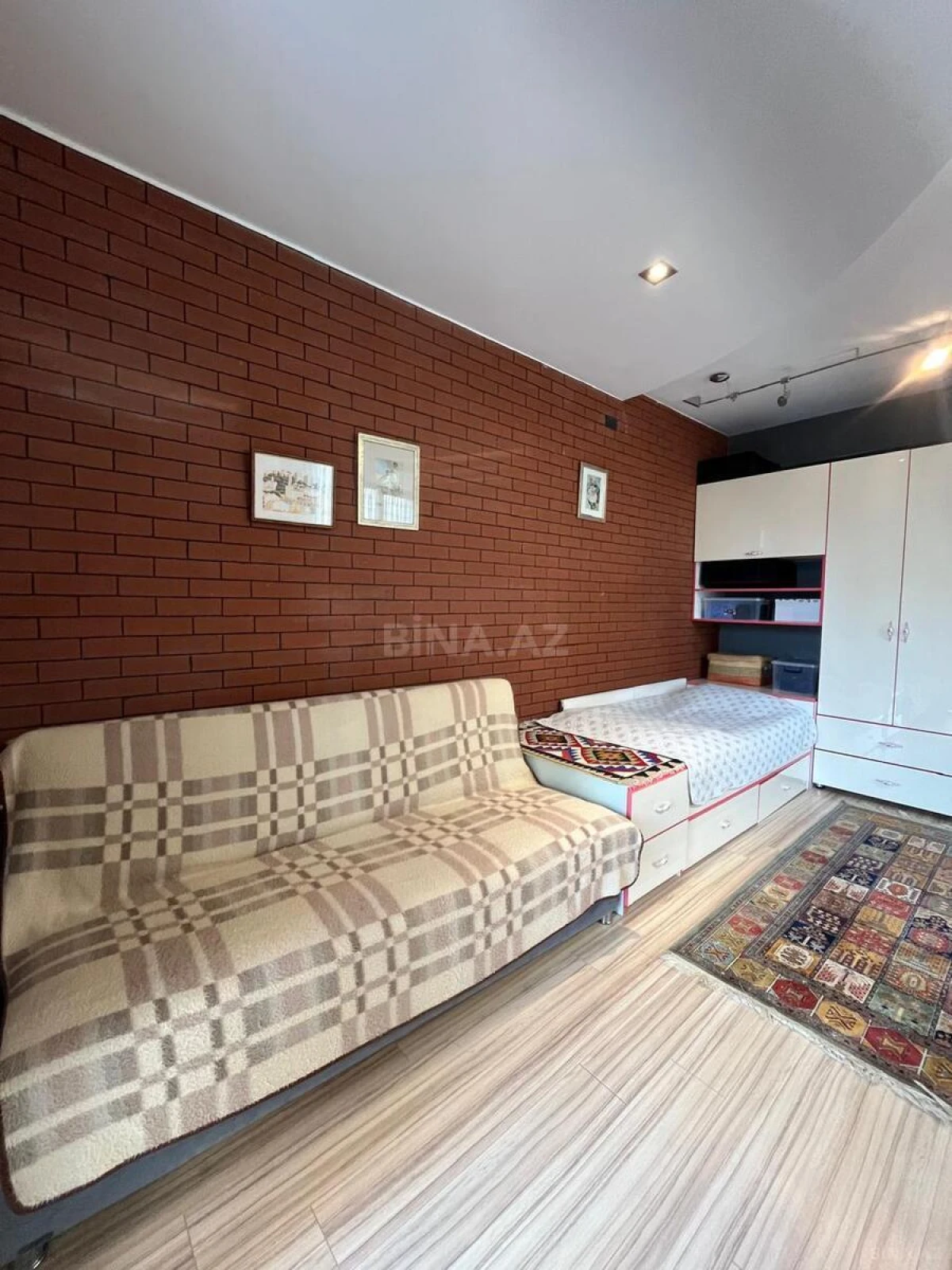Satılır 3 otaqlı mənzil 143 m²