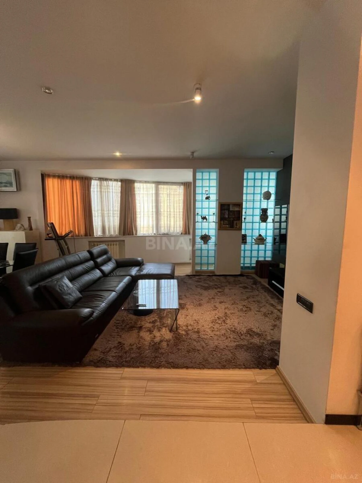 Satılır 3 otaqlı mənzil 143 m²