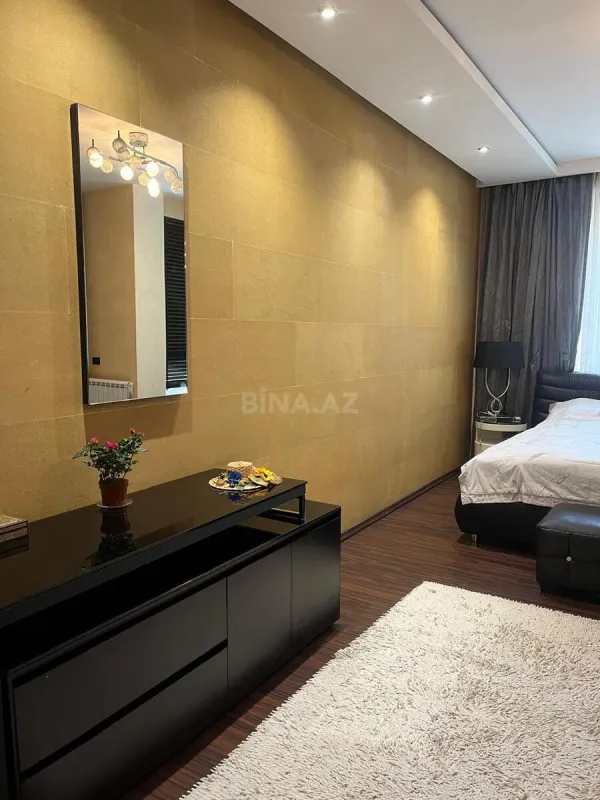 Satılır 3 otaqlı mənzil 143 m²