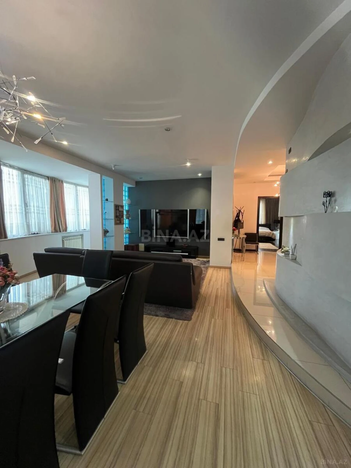 Satılır 3 otaqlı mənzil 143 m²