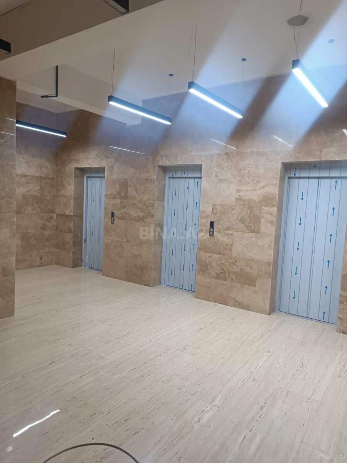 Satılır 3 otaqlı mənzil 202 m²