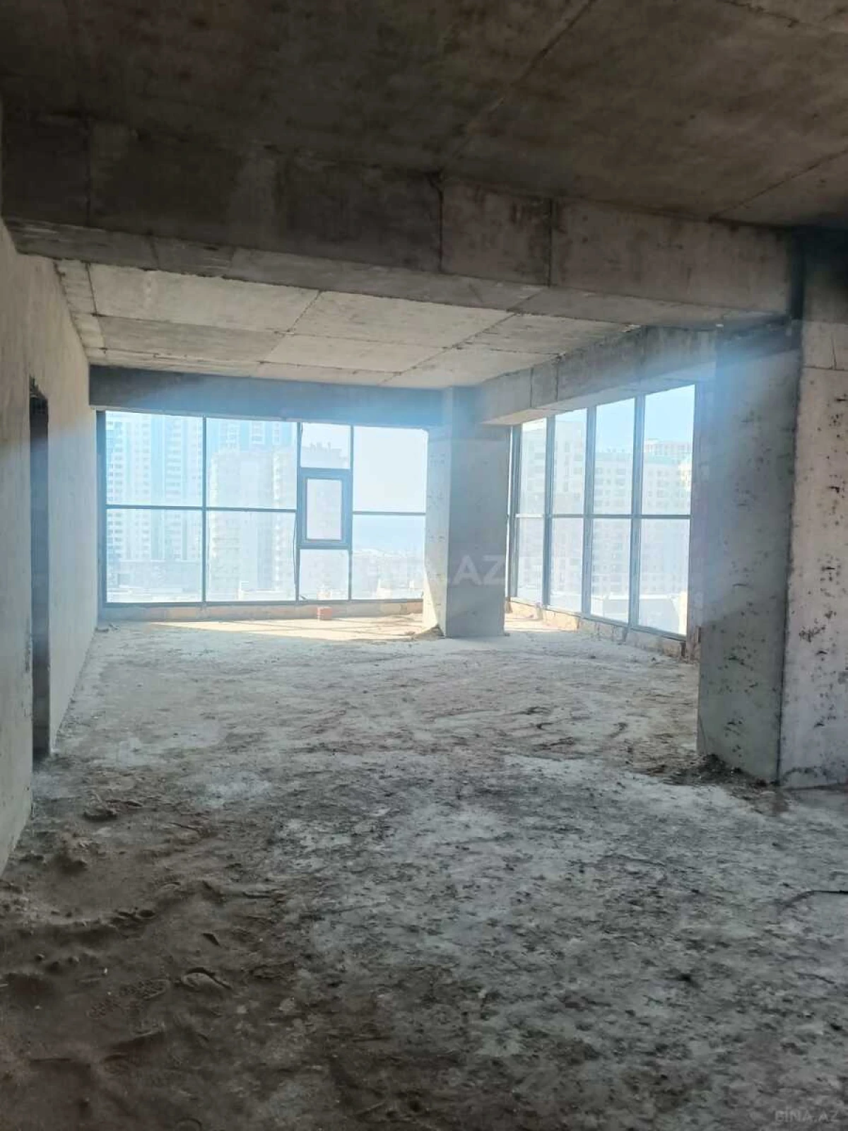 Satılır 3 otaqlı mənzil 202 m²