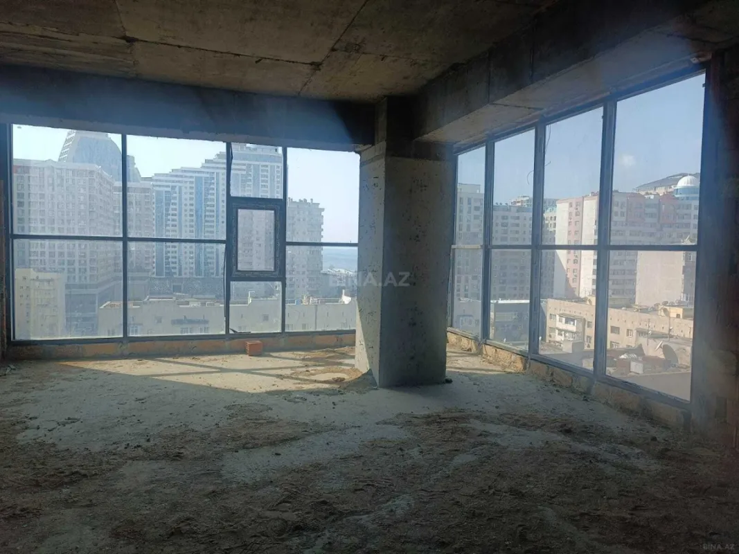 Satılır 3 otaqlı mənzil 202 m²