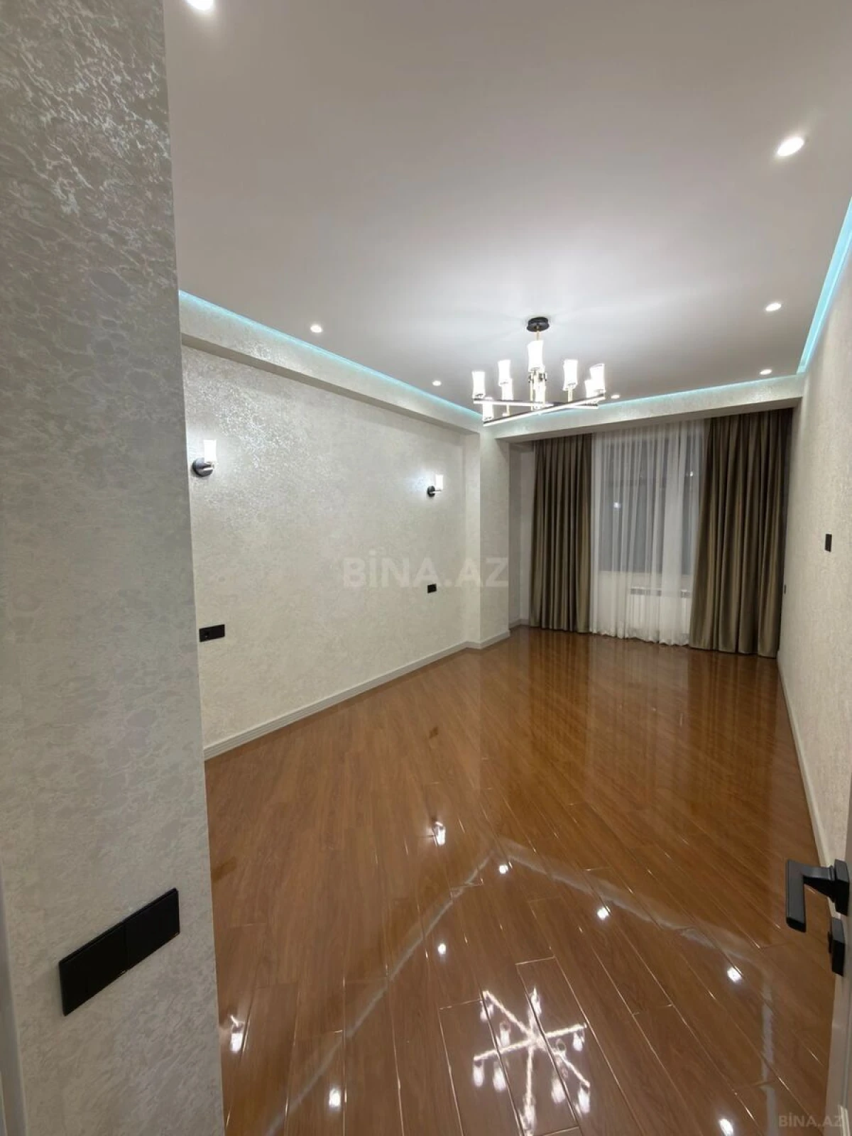 Satılır 3 otaqlı mənzil 148 m²
