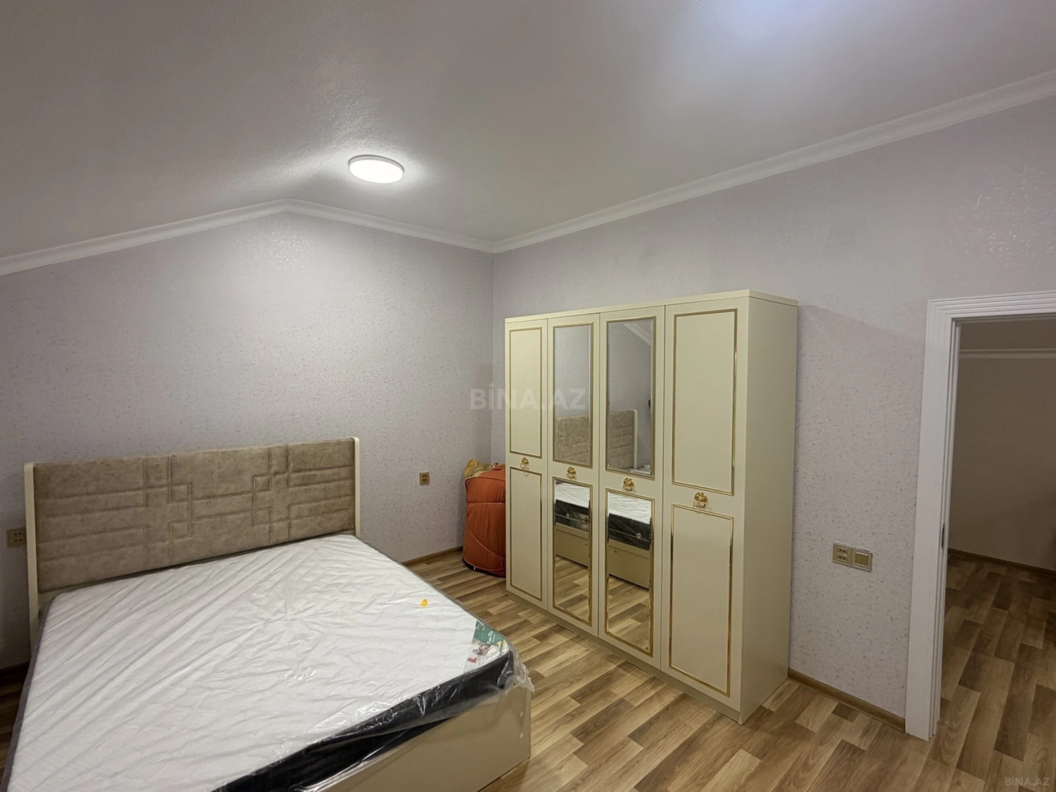 Satılır 5 otaqlı həyət evi 145 m²