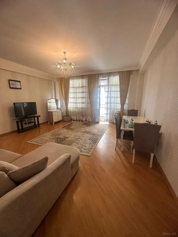 Kirayə verilir 2 otaqlı mənzil 104 m²