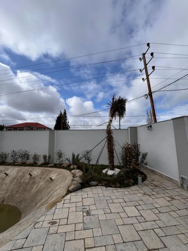 Satılır həyət evi 200 m²