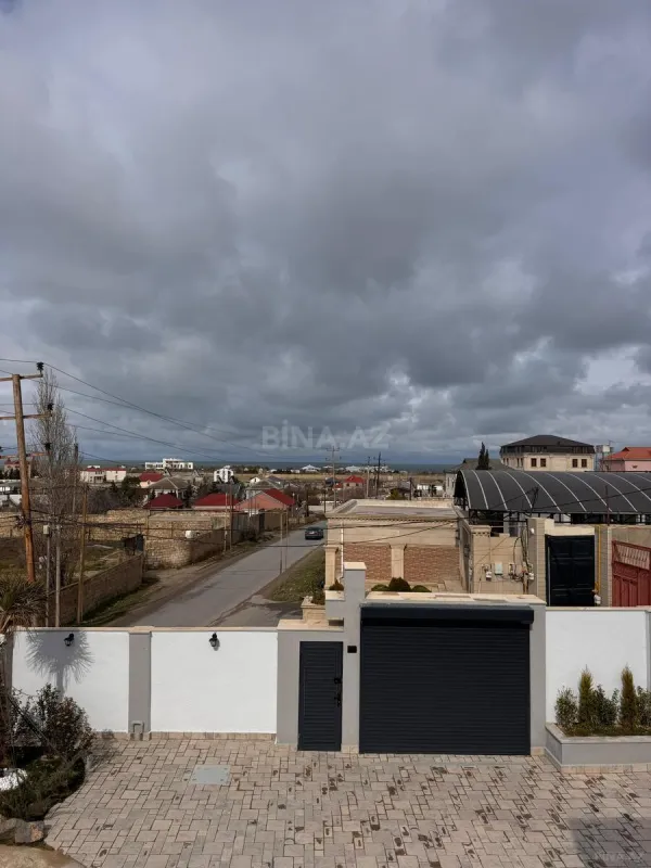 Satılır həyət evi 200 m²