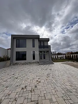 Satılır həyət evi 200 m²