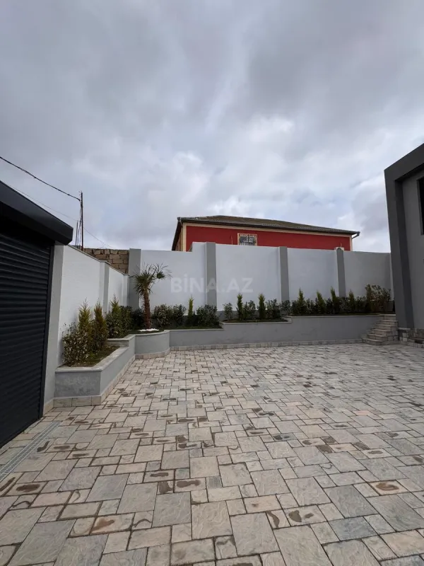 Satılır həyət evi 200 m²