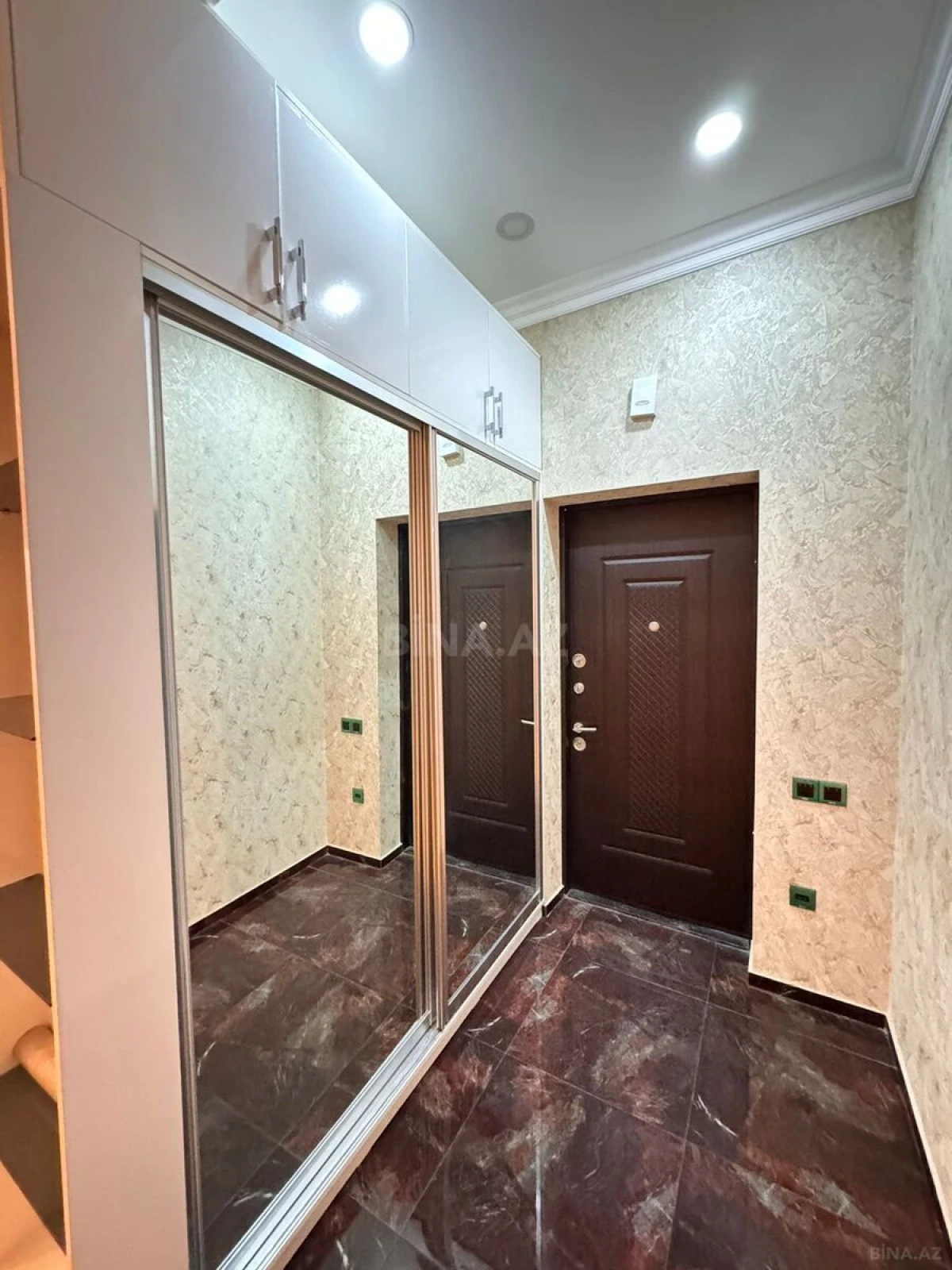 Kirayə verilir 3 otaqlı mənzil 145 m²