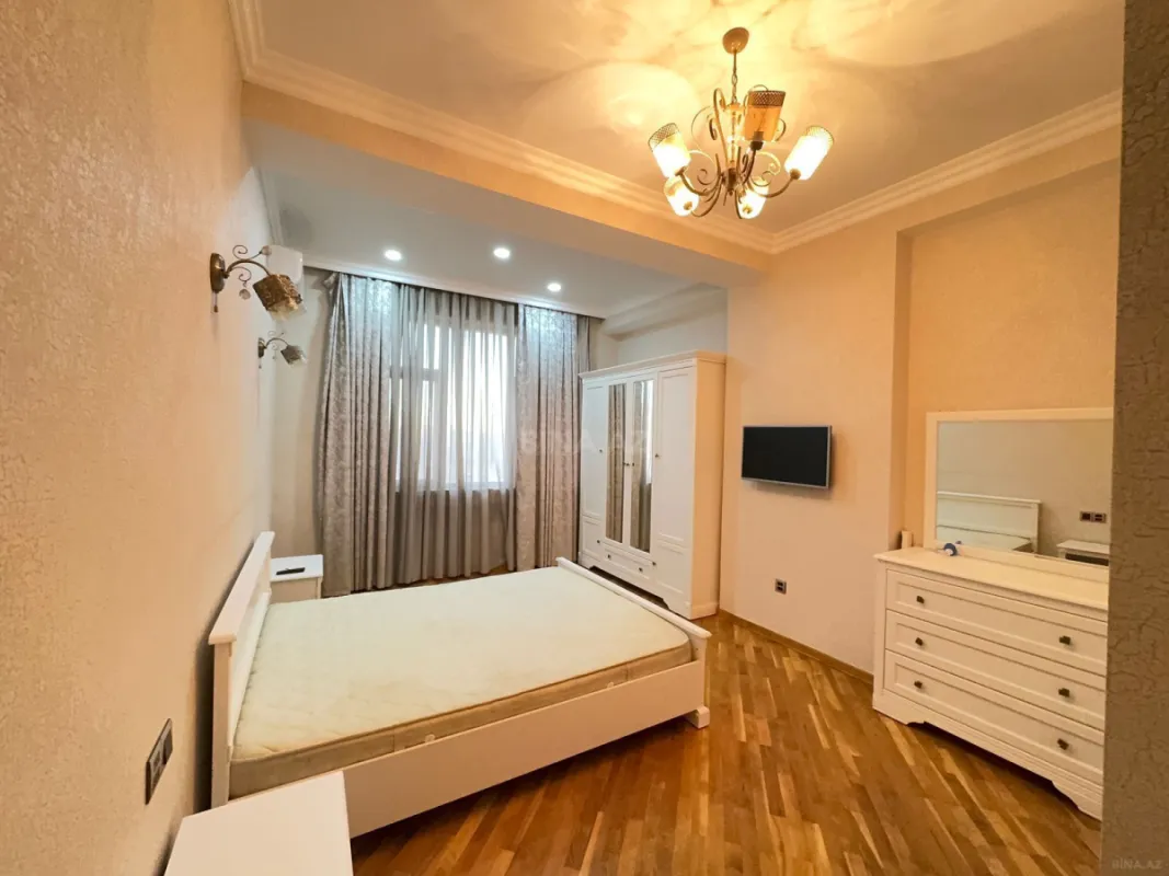 Kirayə verilir 3 otaqlı mənzil 145 m²