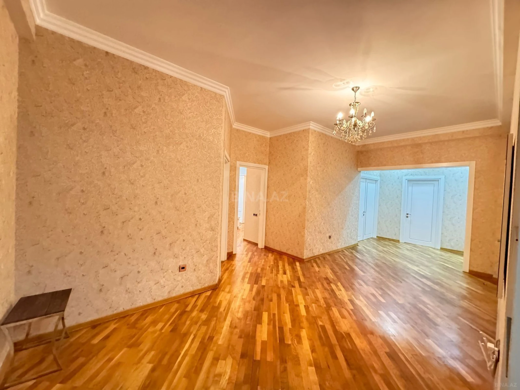 Kirayə verilir 3 otaqlı mənzil 145 m²