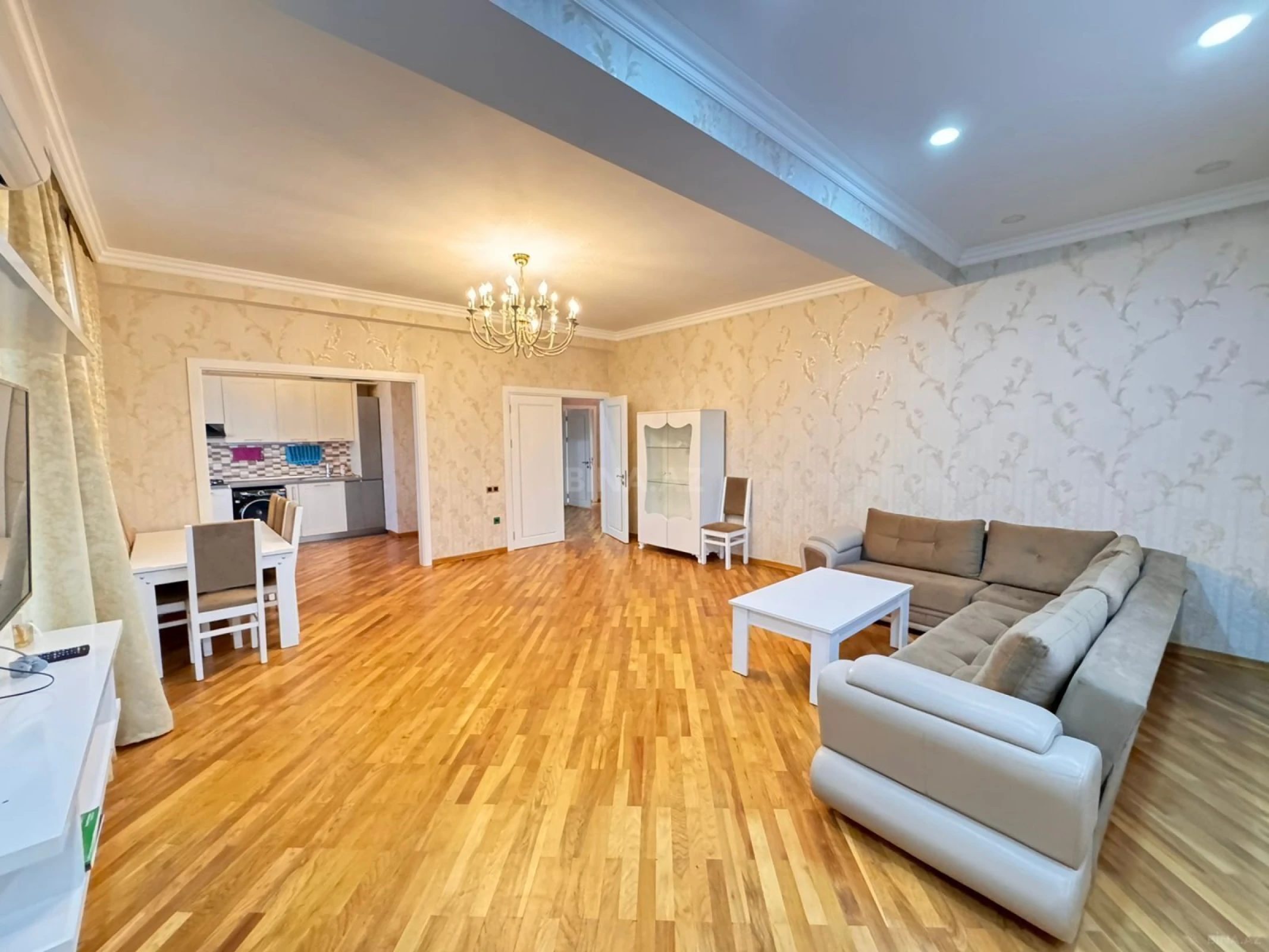 Kirayə verilir 3 otaqlı mənzil 145 m²