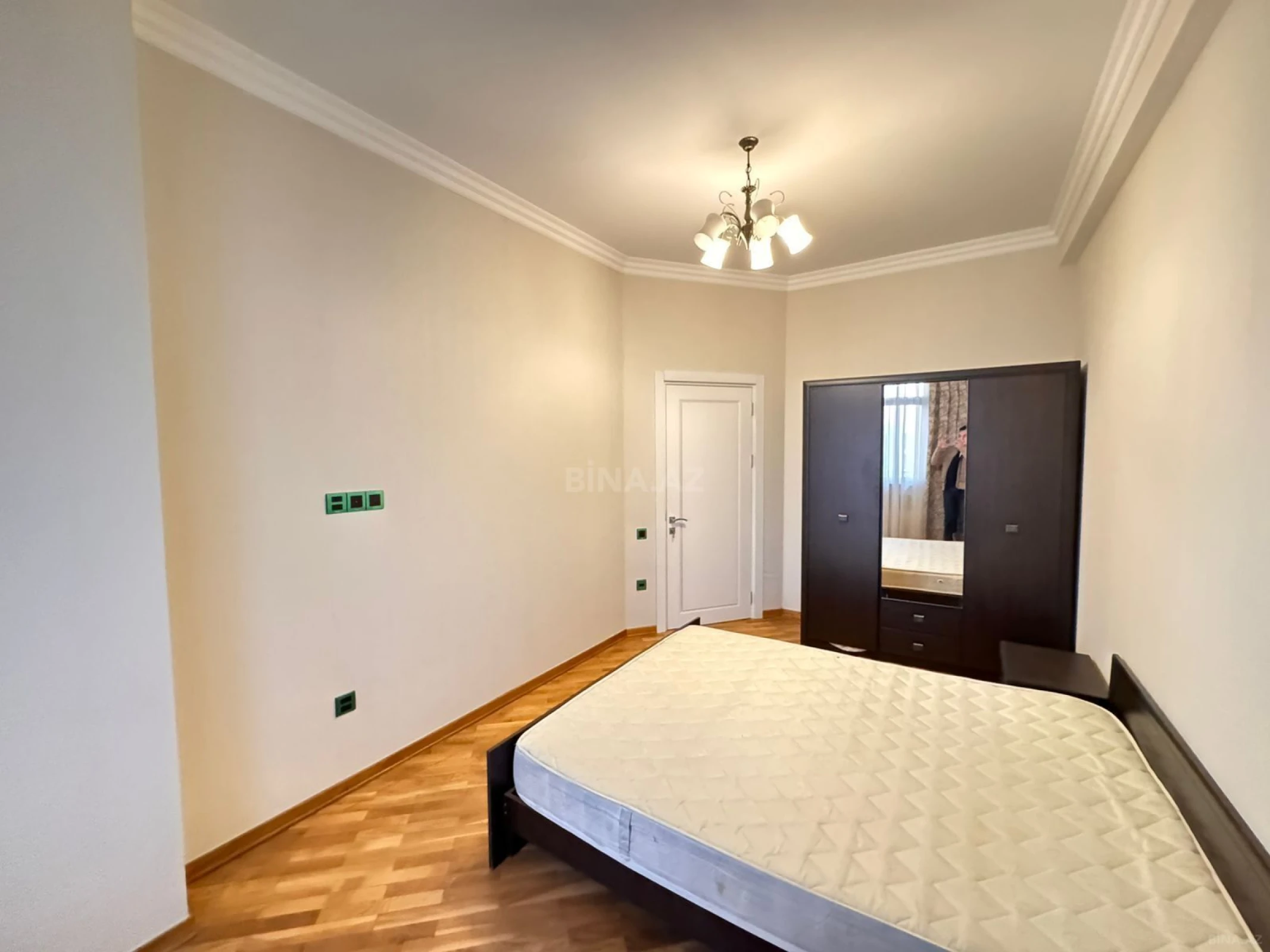 Kirayə verilir 3 otaqlı mənzil 145 m²