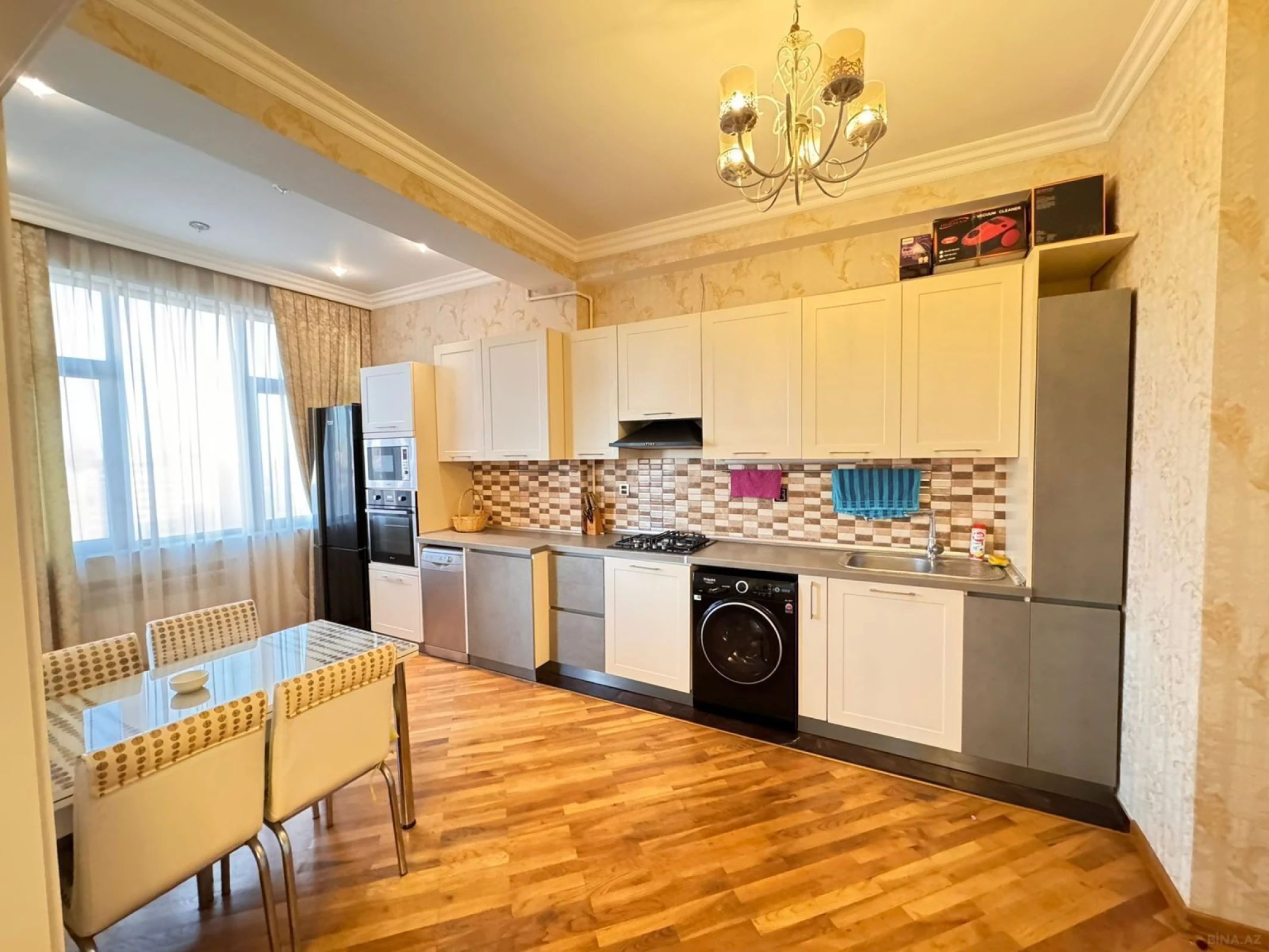 Kirayə verilir 3 otaqlı mənzil 145 m²