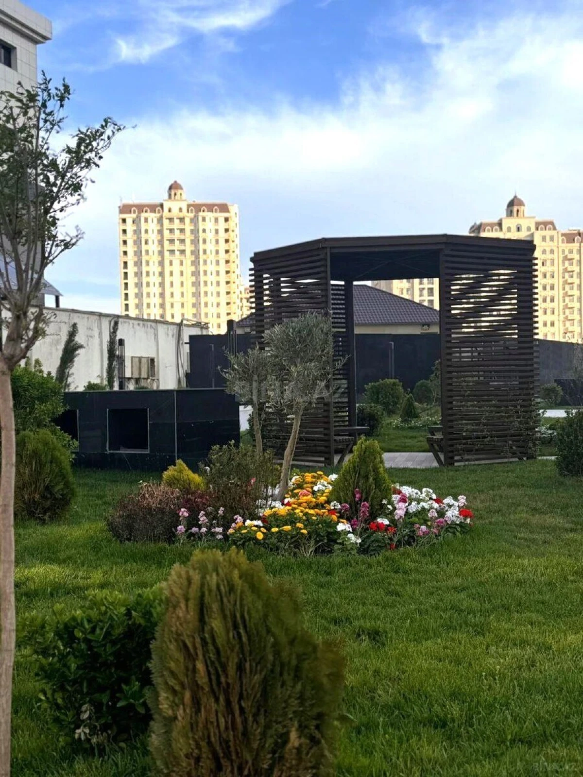 Satılır 3 otaqlı mənzil 107 m²