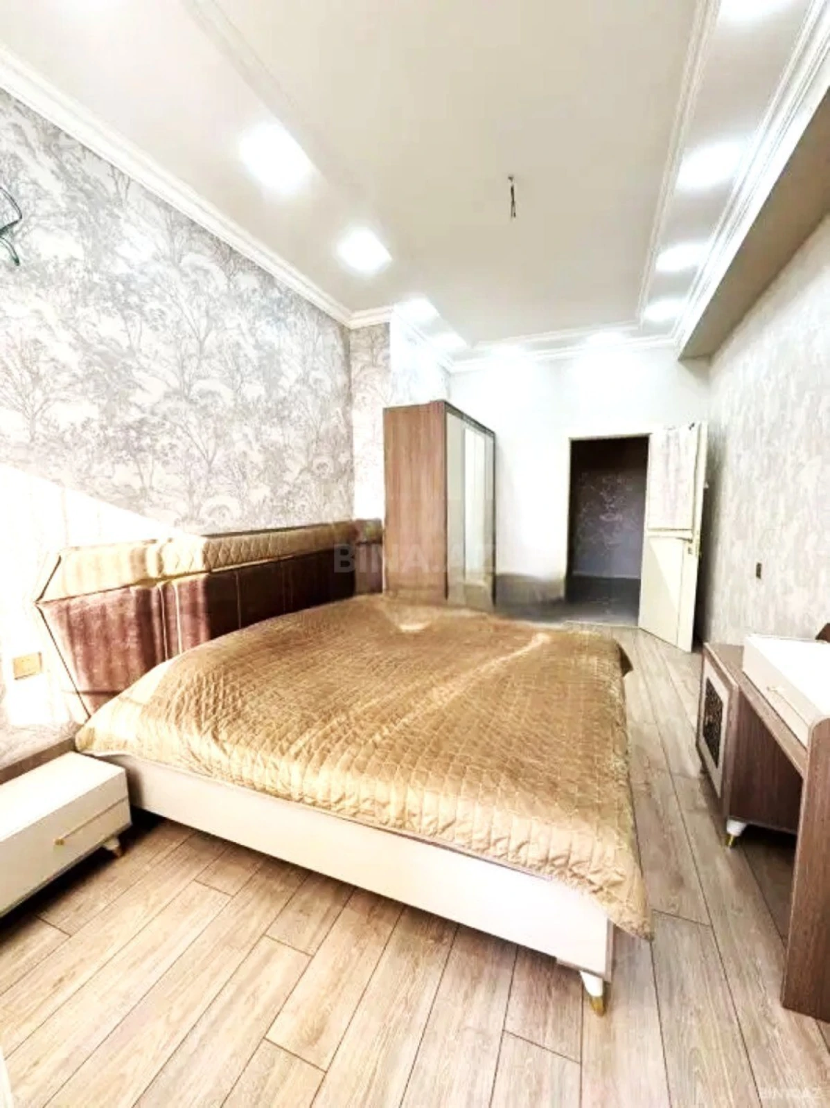 Satılır 2 otaqlı mənzil 70 m²