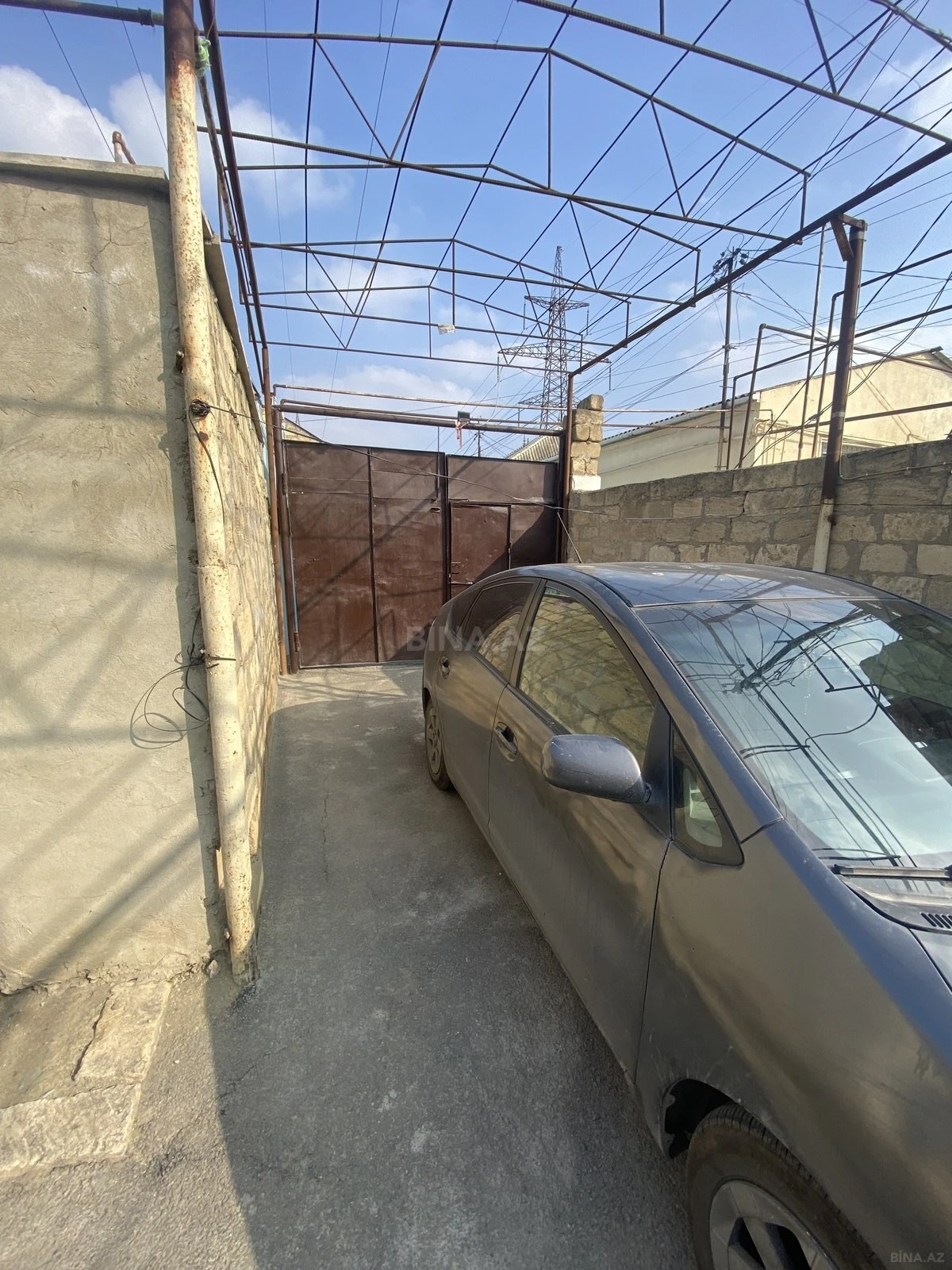 Satılır 9 otaqlı həyət evi 270 m²