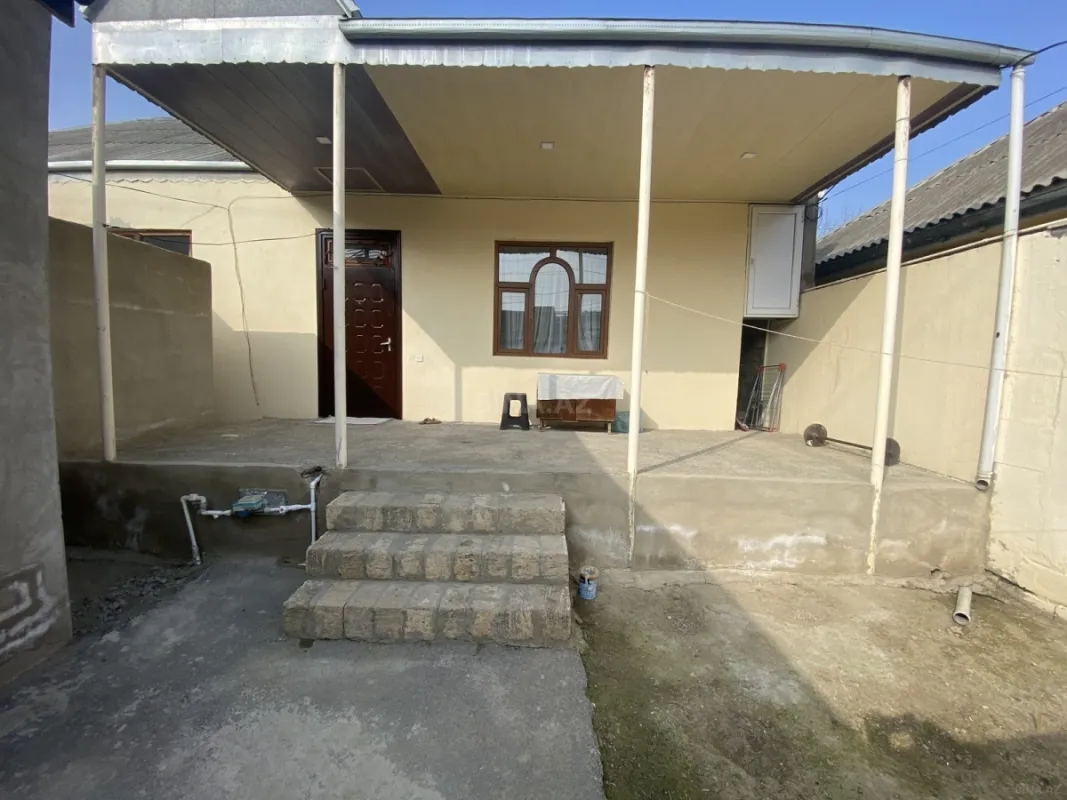 Satılır 9 otaqlı həyət evi 270 m²