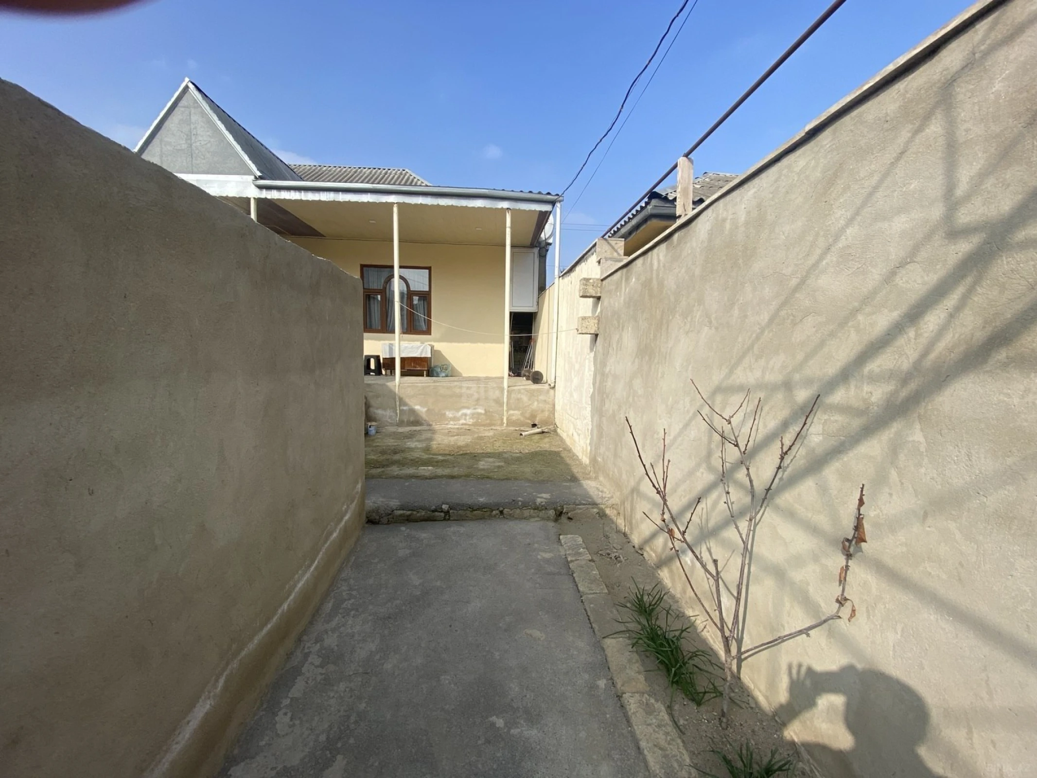 Satılır 9 otaqlı həyət evi 270 m²