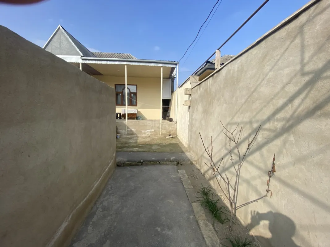 Satılır 9 otaqlı həyət evi 270 m²