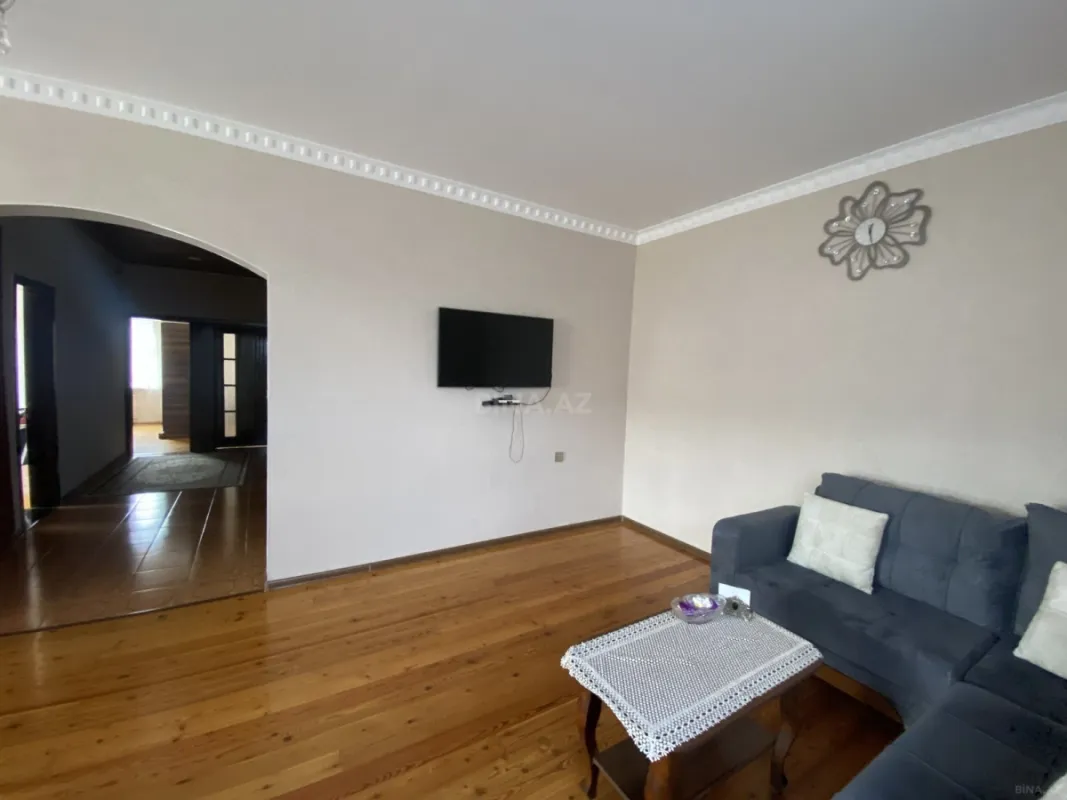Satılır 9 otaqlı həyət evi 270 m²