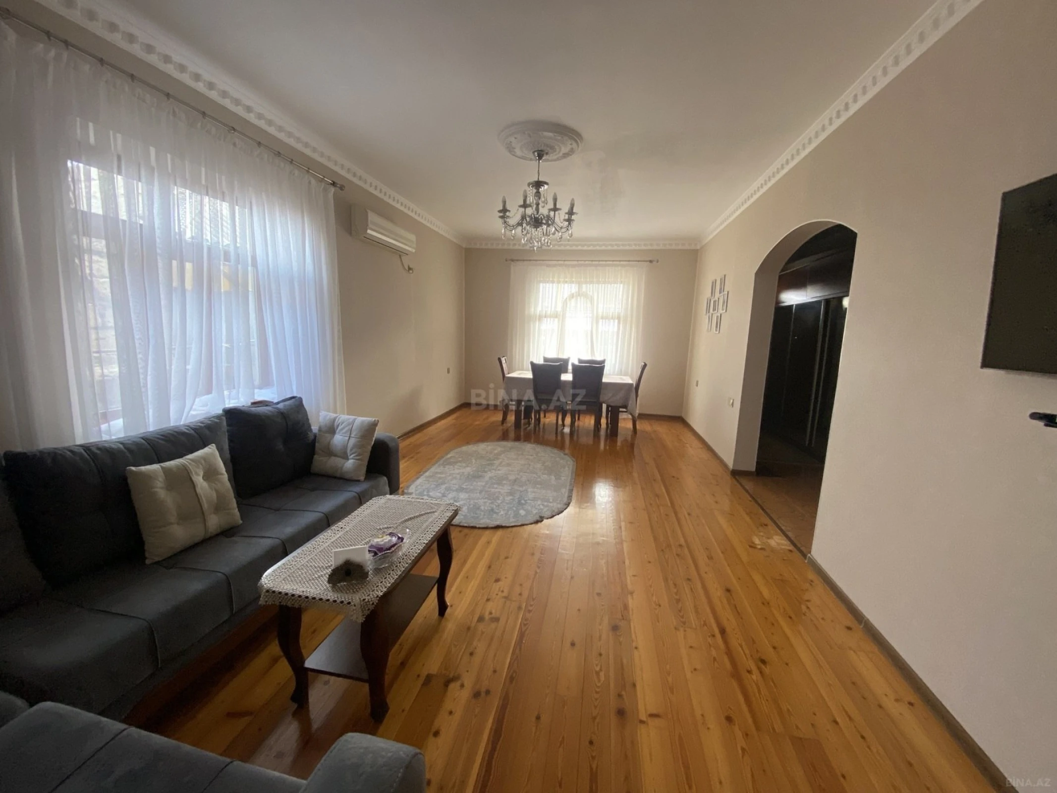 Satılır 9 otaqlı həyət evi 270 m²