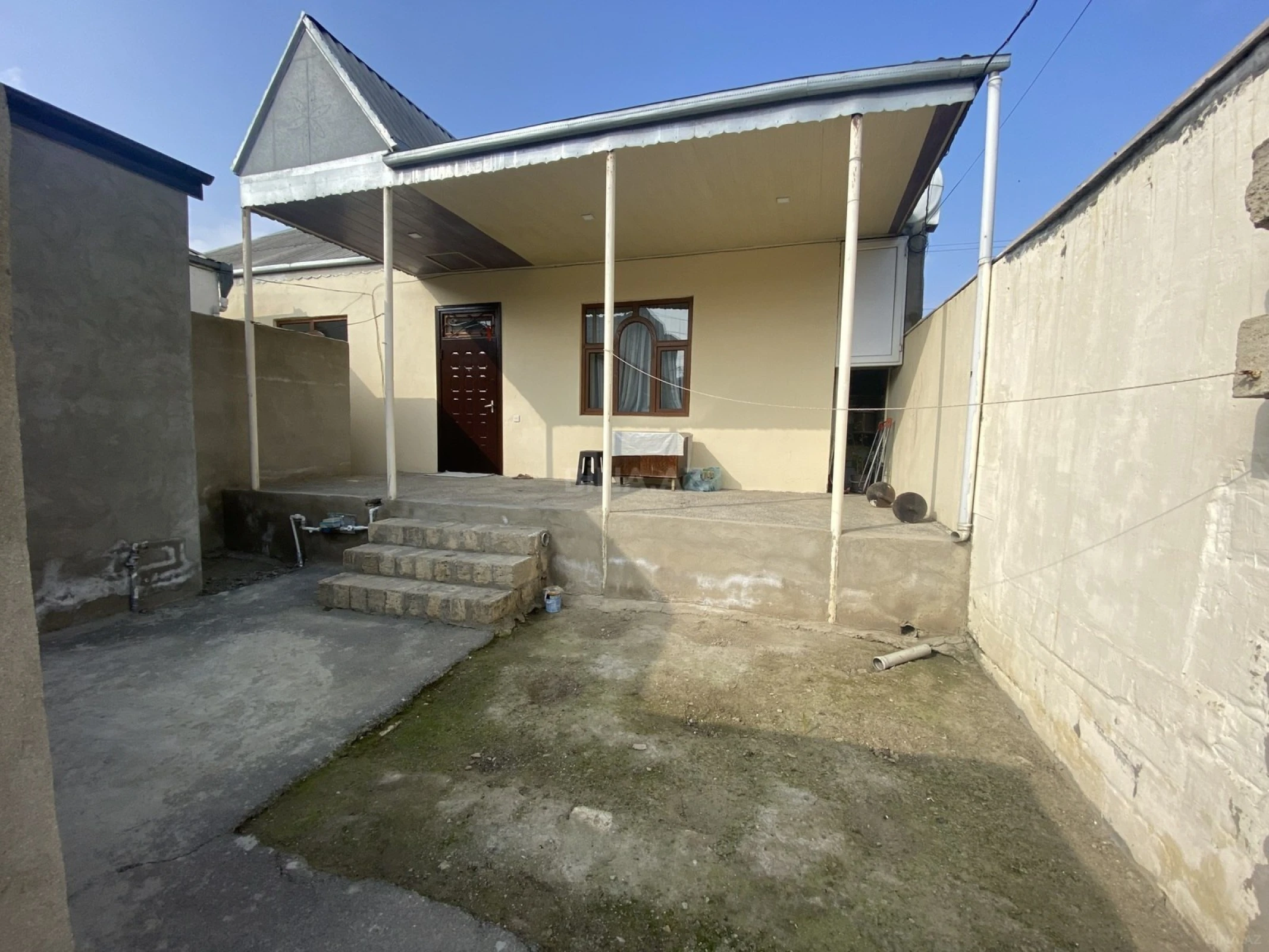 Satılır 9 otaqlı həyət evi 270 m²